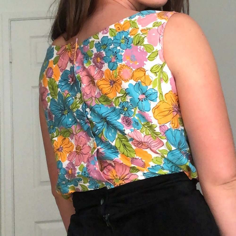 Vintage Floral Tank Top with Button Up Back